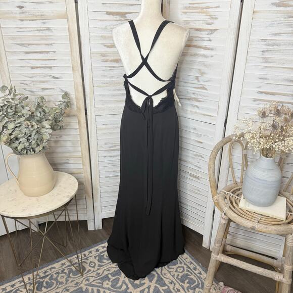FAME and PARTNERS NWT Women's Size 10 Black Back Lace Tulip Maxi Sexy Gown Event - Picture 7 of 16